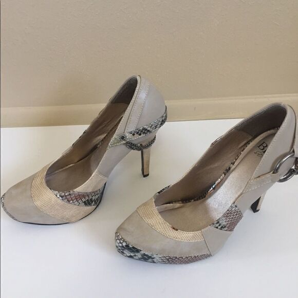 BKE Sole Heels  - Picture 2 of 8